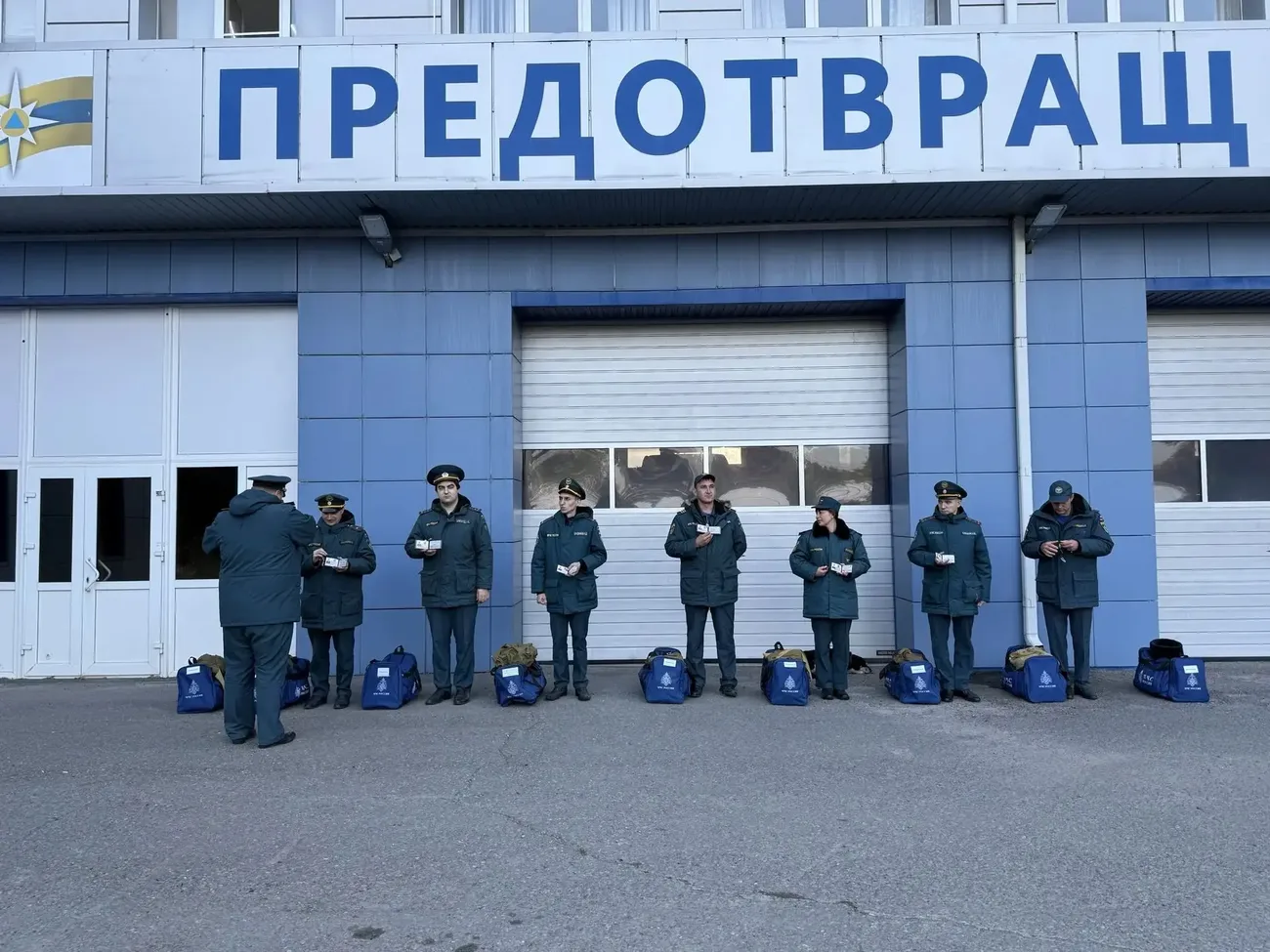 Строевой осмотр личного состава в рамках штабной тренировки по гражданской обороне (ГО)